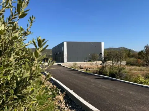 Rent, studio apartment, 130m², Mareza, Podgorica - image 17