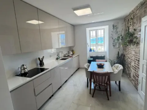 Izdavanje, kuća, 240m², Donja Lastva, Tivat - image 10