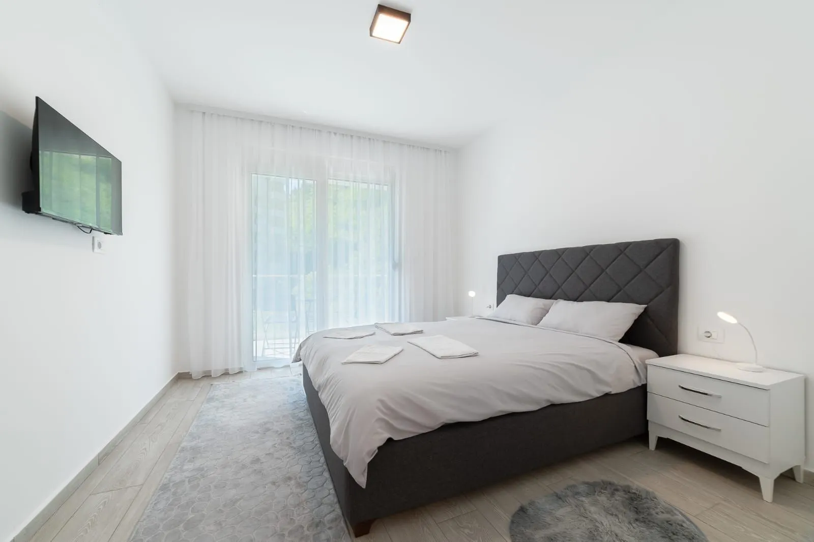 Izdavanje, jednosoban stan, 57m², Bečići, Budva