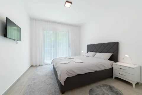 Izdavanje, jednosoban stan, 57m², Bečići, Budva - image 6