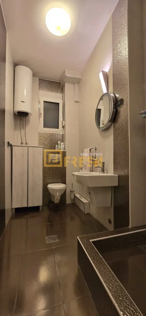 Izdavanje, poslovni prostor, 40m², Centar, Podgorica