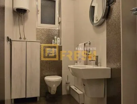 Izdavanje, poslovni prostor, 40m², Centar, Podgorica - image 12