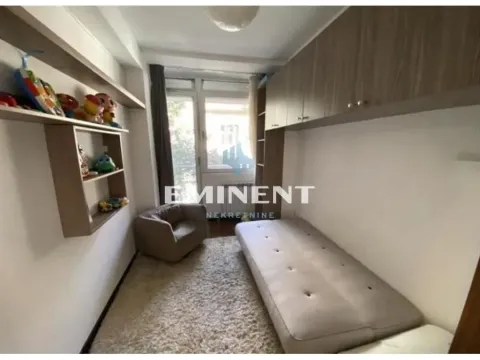 Izdavanje, trosoban stan, 87m², Stari Grad, Beograd - image 11