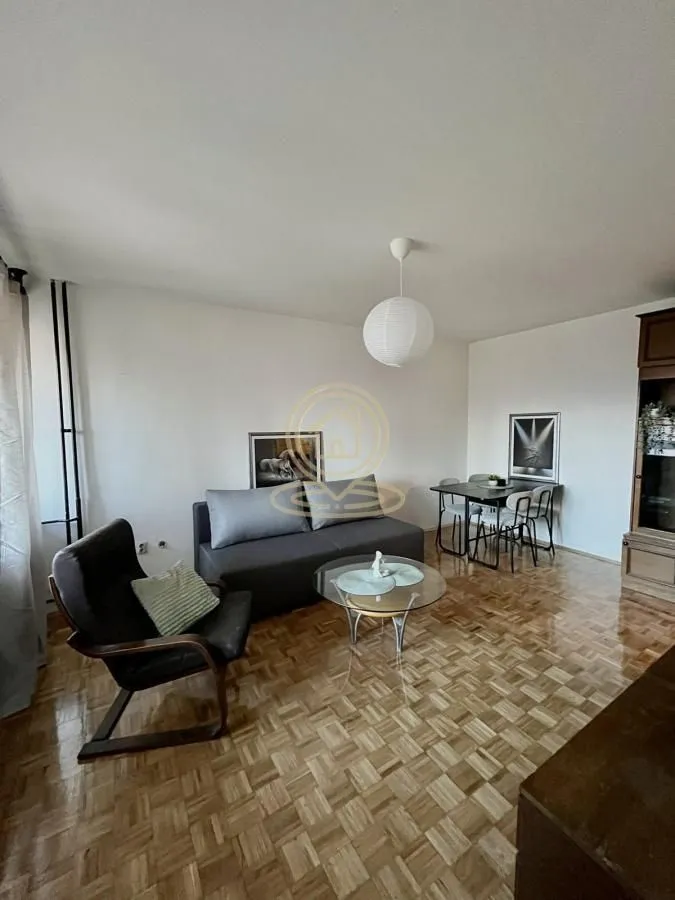 Izdavanje, jednosoban stan, 44m², Kragujevac, Srbija