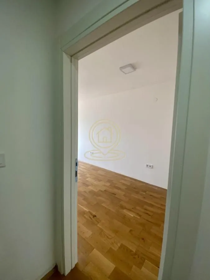 Prodaja, trosoban stan, 76m², Crveni Pevac, Niš