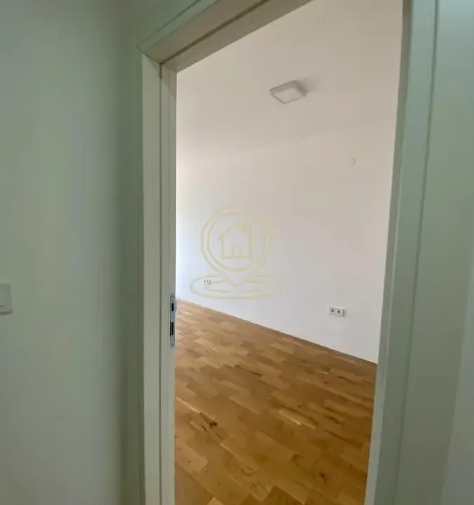 Prodaja, trosoban stan, 76m², Crveni Pevac, Niš