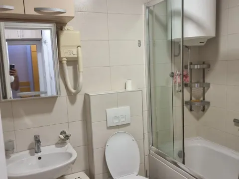 Izdavanje, dvosoban stan, 68m², City Kvart, Podgorica - image 9