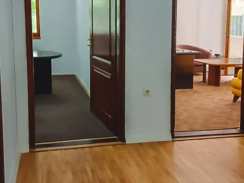 Izdavanje, dvosoban stan, 70m², Centar, Podgorica - image 4