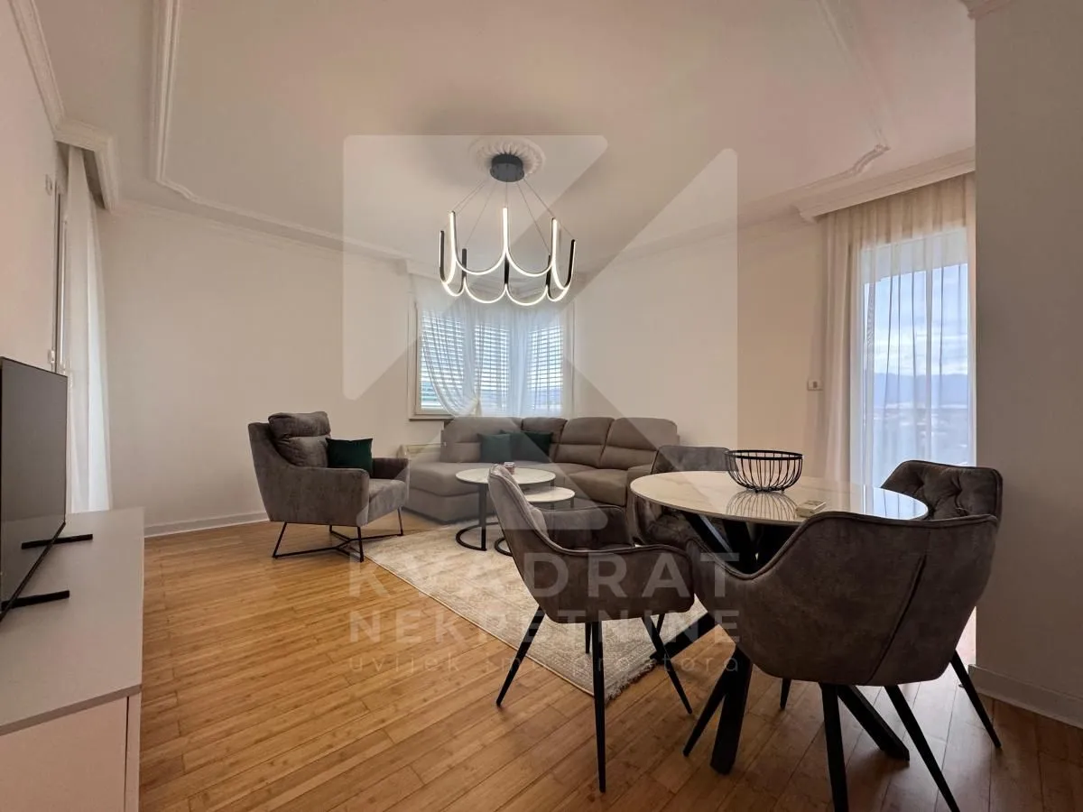 Izdavanje, trosoban stan, 85m², Krivi Most, Podgorica