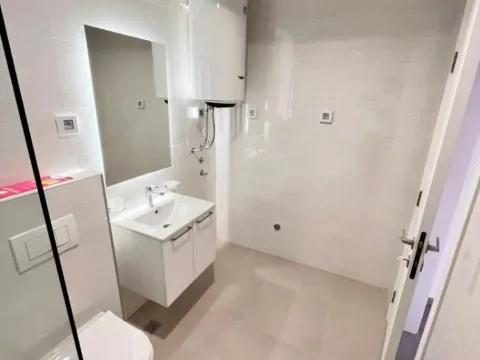 Prodaja, dvosoban stan, 106m², Stari Aerodrom, Podgorica - image 4