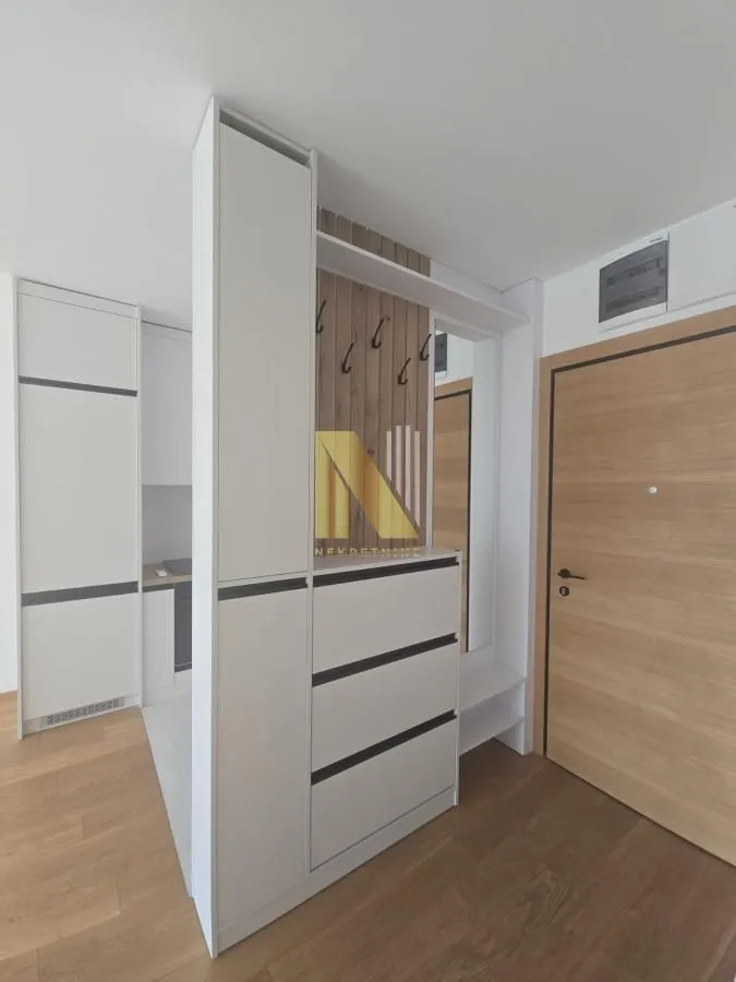 Izdavanje, dvosoban stan, 52m², Novi Sad, Srbija