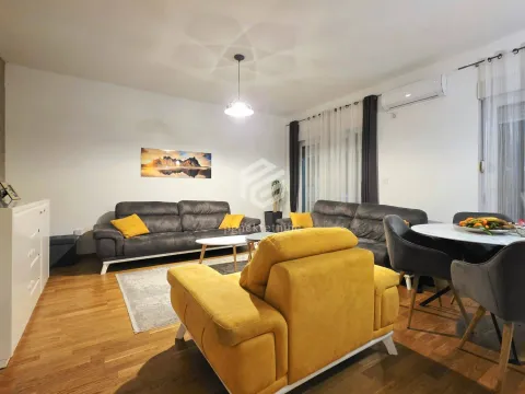 Prodaja, jednosoban stan, 49m², Stari Aerodrom, Podgorica - image 1