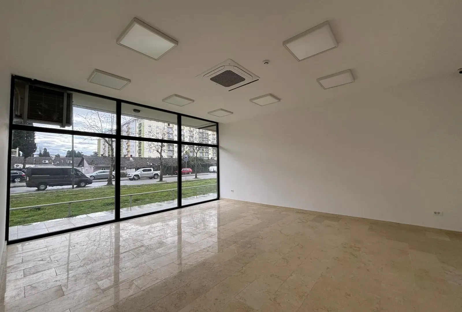 Rent, office space, 123m², Pobrežje, Podgorica
