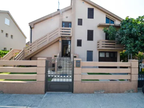 Prodaja, kuća, 300m², Stari Aerodrom, Podgorica - image 2