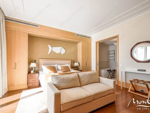 Prodaja, trosoban stan, 381m², Tivat, Crna Gora - image 3