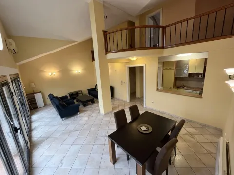 Izdavanje, četvorosoban stan, 120m², Centar, Podgorica - image 2