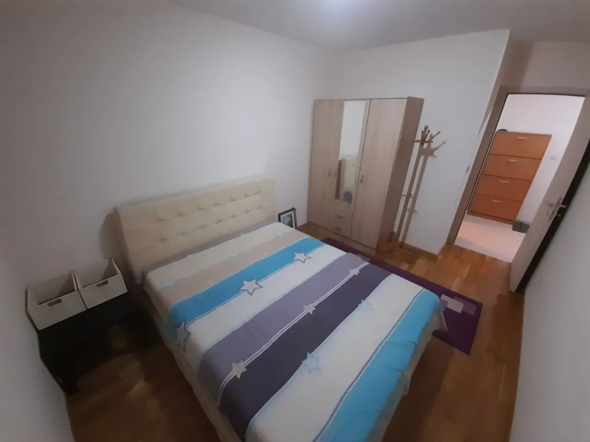 Izdavanje, jednosoban stan, 42m², Stari Aerodrom, Podgorica