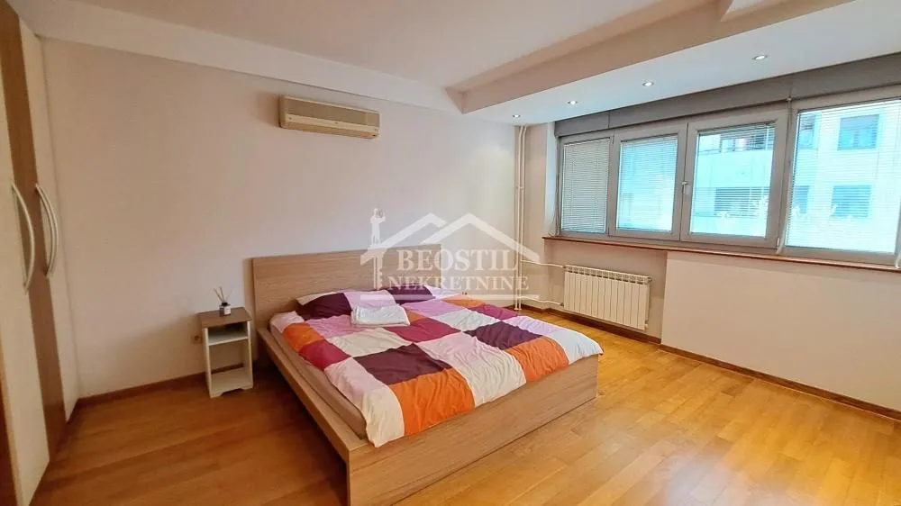 Rent, four bedroom apartment, 156m², Vračar Sve Podlokacije, Beograd