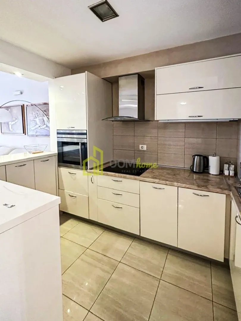 Rent, three bedroom apartment, 112m², Bečići, Budva