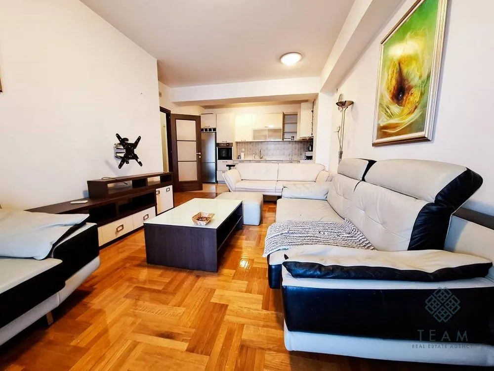 Izdavanje, trosoban stan, 95m², City Kvart, Podgorica