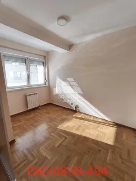 Empty room with parquet flooring and a window. - image 6