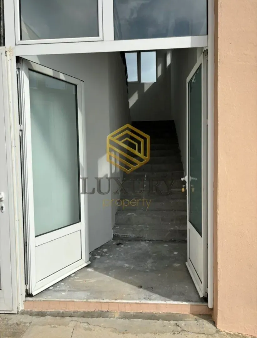 Rent, office space, 350m², Golubovci, Podgorica