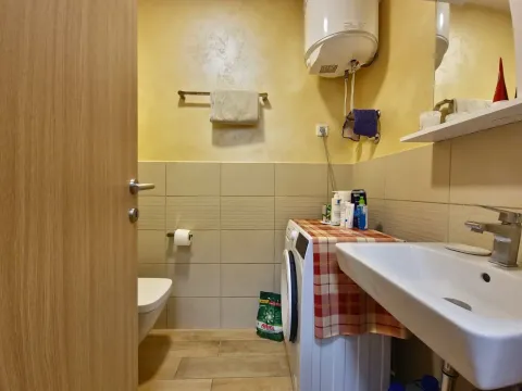 Rent, one bedroom apartment, 40m², Budva, Crna Gora - image 9
