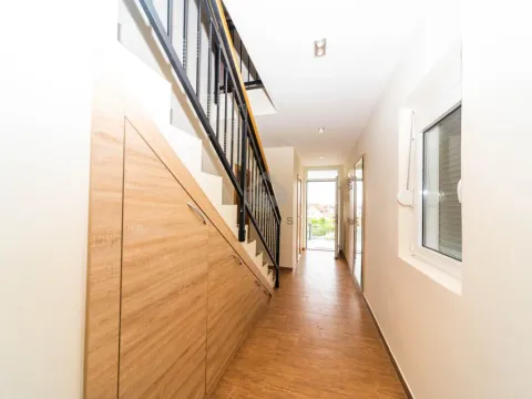 Izdavanje, trosoban stan, 145m², Zabjelo, Podgorica - image 19