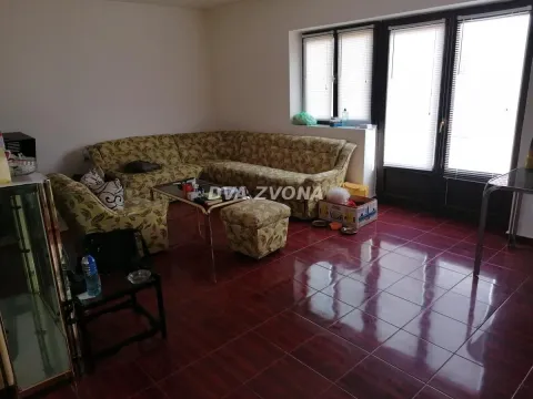 Sale, house, 350m², Kula, Srbija