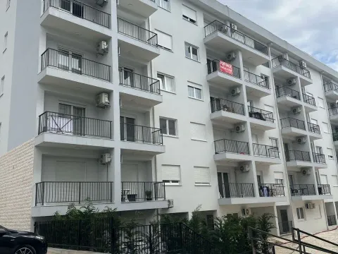 Izdavanje, jednosoban stan, 47m², Centar, Budva - image 1