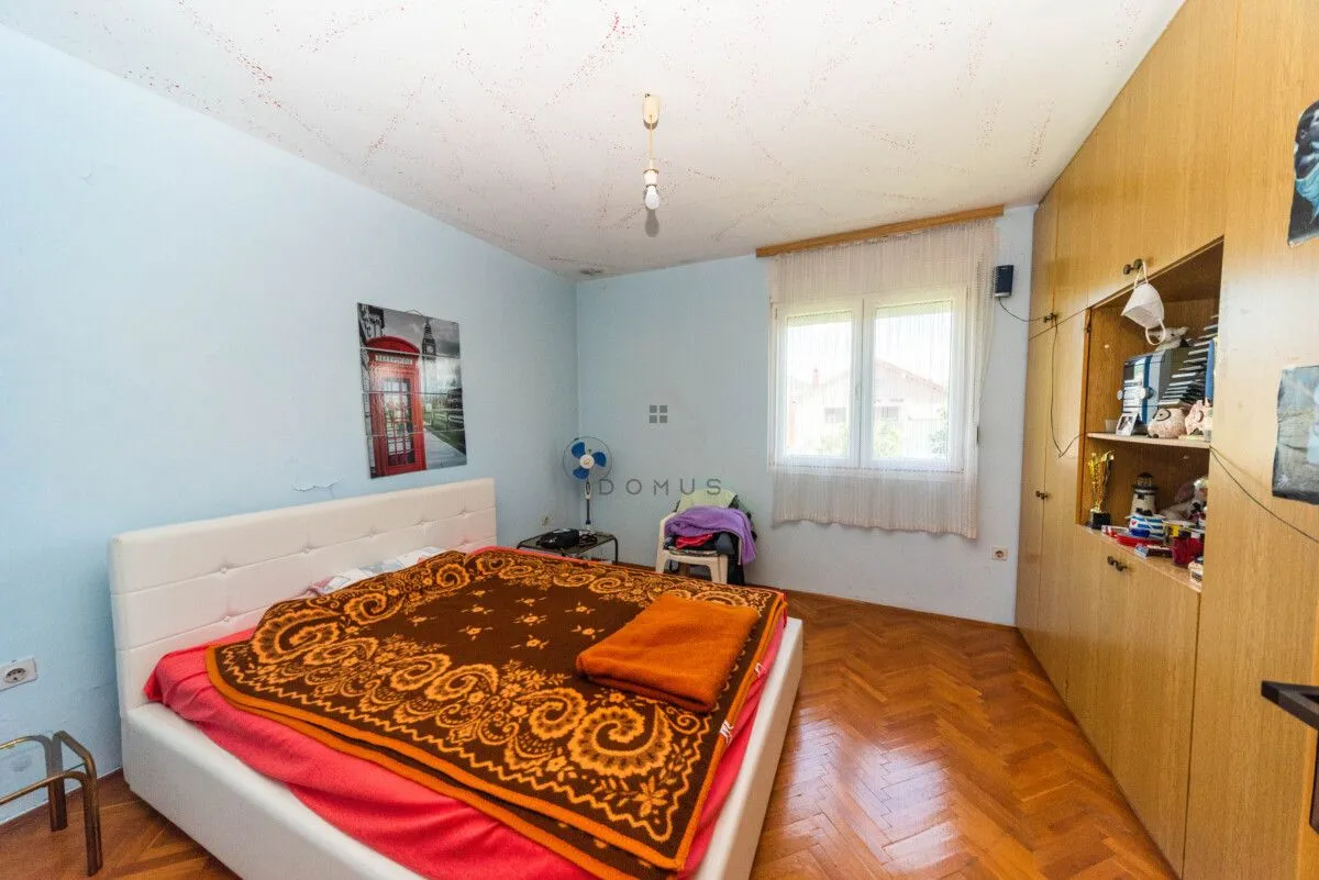 Sale, house, 320m², Zlatica, Podgorica