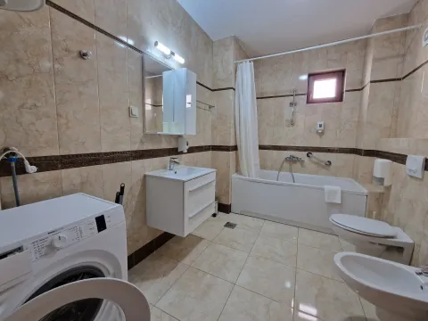 Izdavanje, jednosoban stan, 90m², Bečići, Budva - image 12