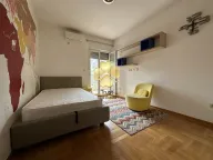 Izdavanje, trosoban stan, 100m², Blok 6, Podgorica - image 13