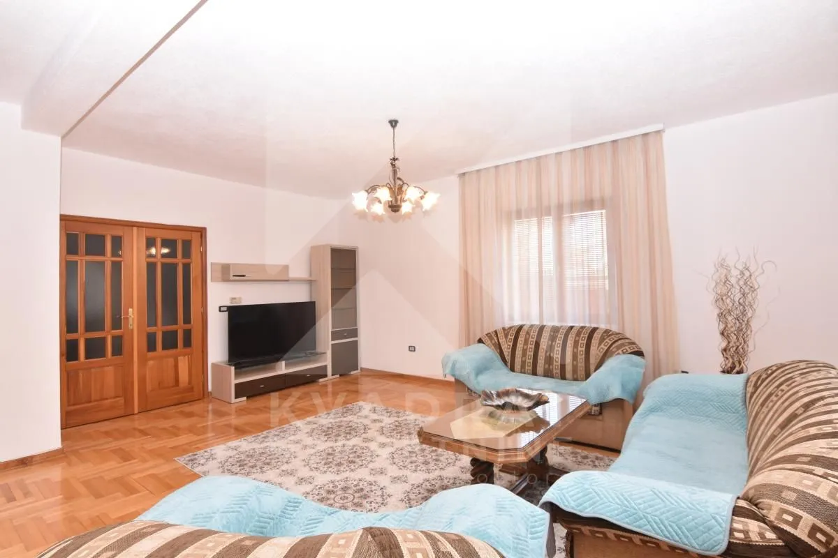 Izdavanje, četvorosoban stan, 150m², Stari Aerodrom, Podgorica