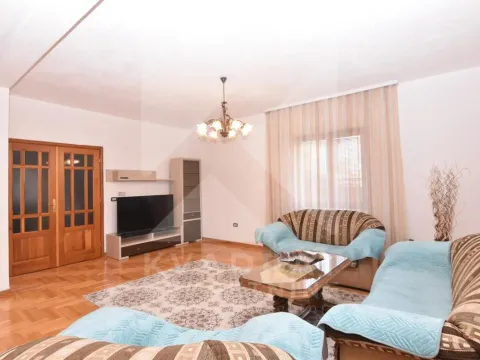 Rent, four bedroom apartment, 150m², Stari Aerodrom, Podgorica