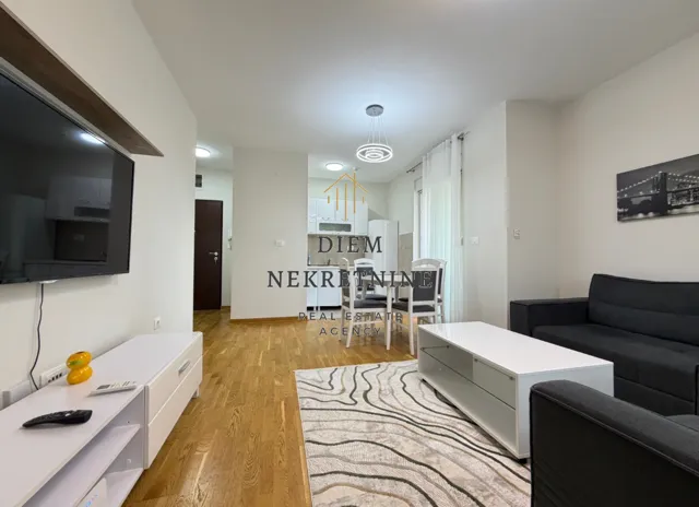 Izdavanje, jednosoban stan, 47m², City Kej, Podgorica