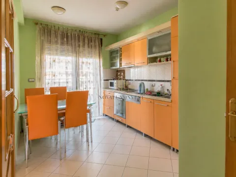 Prodaja, trosoban stan, 200m², Preko Morače, Podgorica - image 6