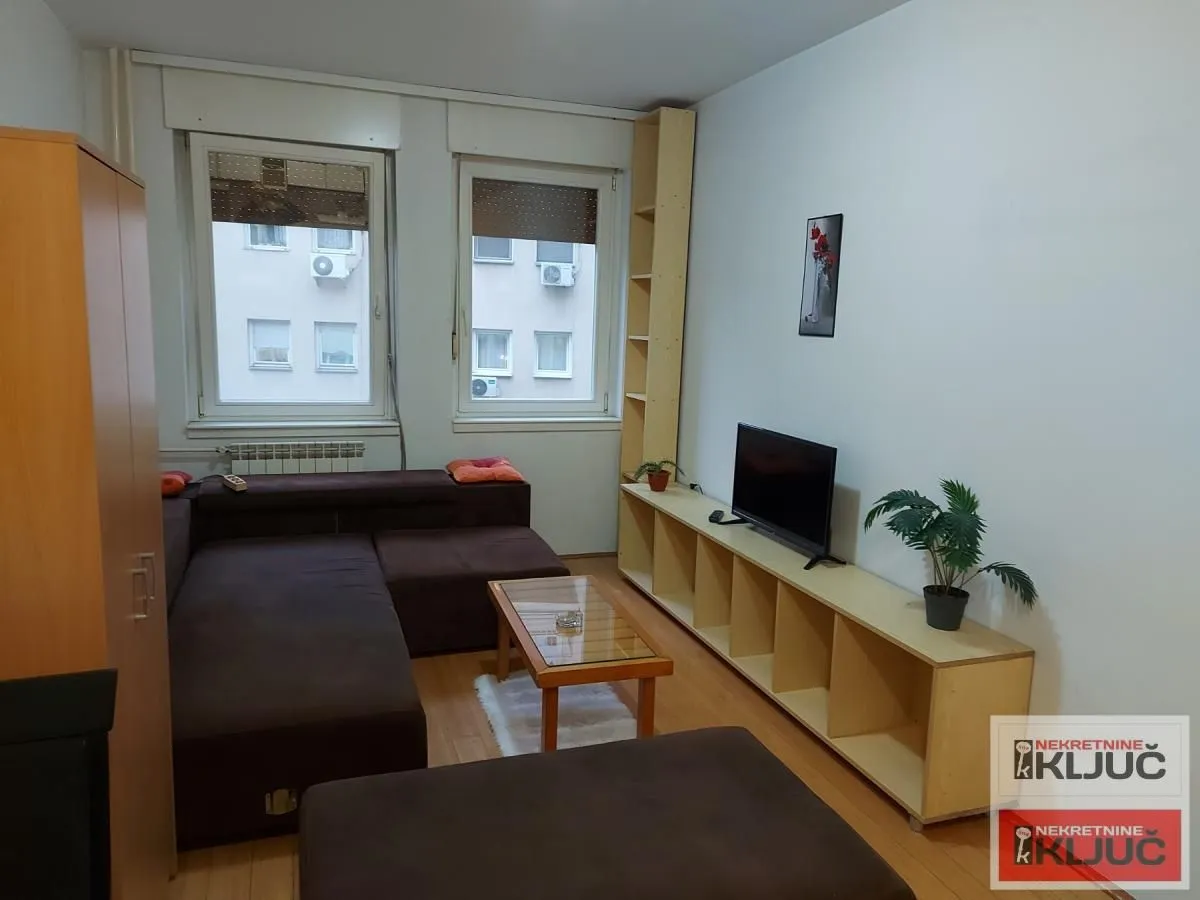 Prodaja, garsonjera, 22m², Bulevar Oslobodjenja, Novi Sad Sve Podlokacije