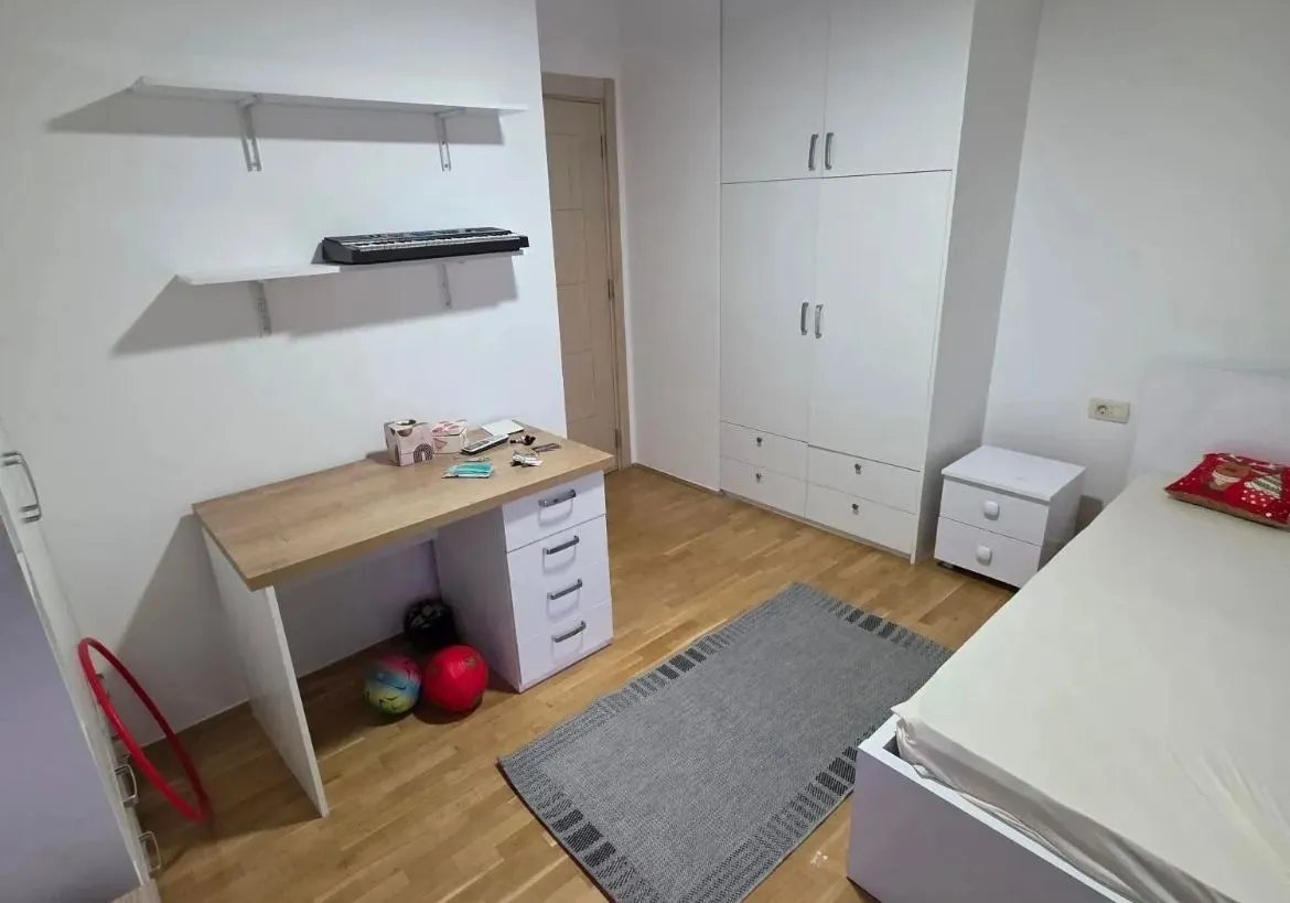 Izdavanje, jednosoban stan, 72m², Blok 9, Podgorica