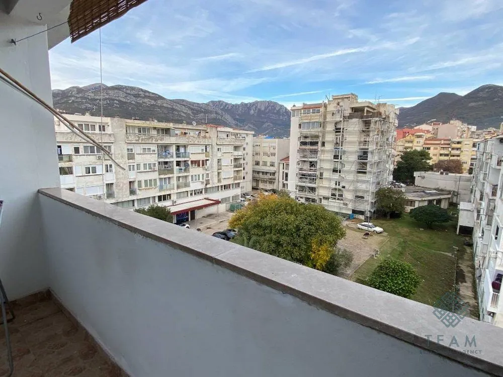 Rent, apartment, 74m², Centar, Bar