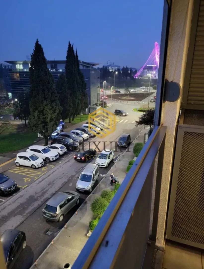 Izdavanje, trosoban stan, 95m², Preko Morače, Podgorica