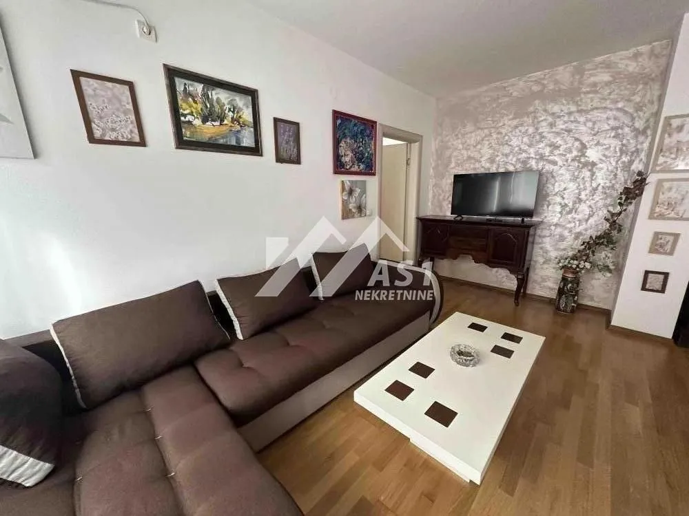 Izdavanje, trosoban stan, 73m², Adamovićevo Naselje, Novi Sad Sve Podlokacije