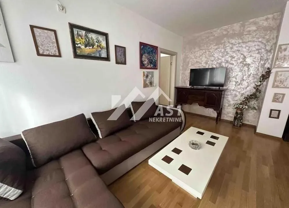 Rent, three bedroom apartment, 73m², Adamovićevo Naselje, Novi Sad Sve Podlokacije