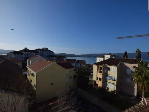 Rent, three bedroom apartment, 88m², Centar, Tivat - image 1