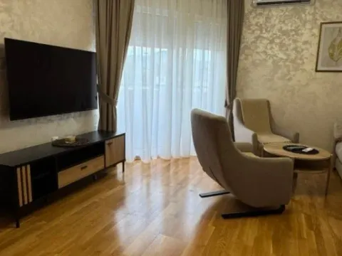 Izdavanje, dvosoban stan, 60m², Tuški Put, Podgorica - image 3