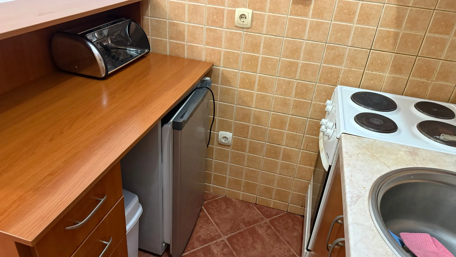 Izdavanje, jednosoban stan, 27m², Đenovići, Herceg Novi