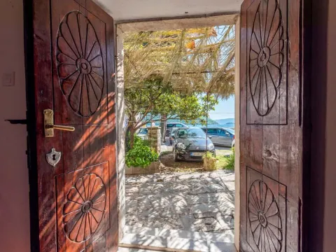 Izdavanje, kuća, 100m², Perast, Kotor - image 12