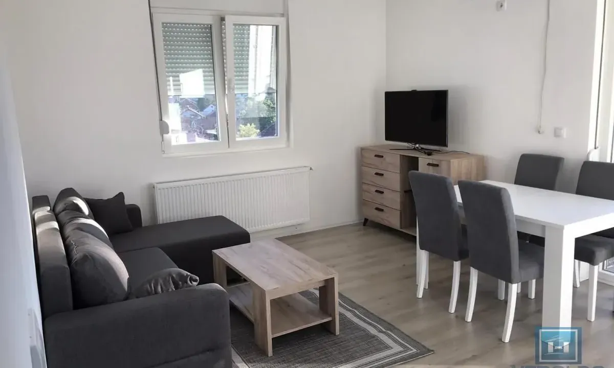 Izdavanje, trosoban stan, 56m², Centar, Jagodina