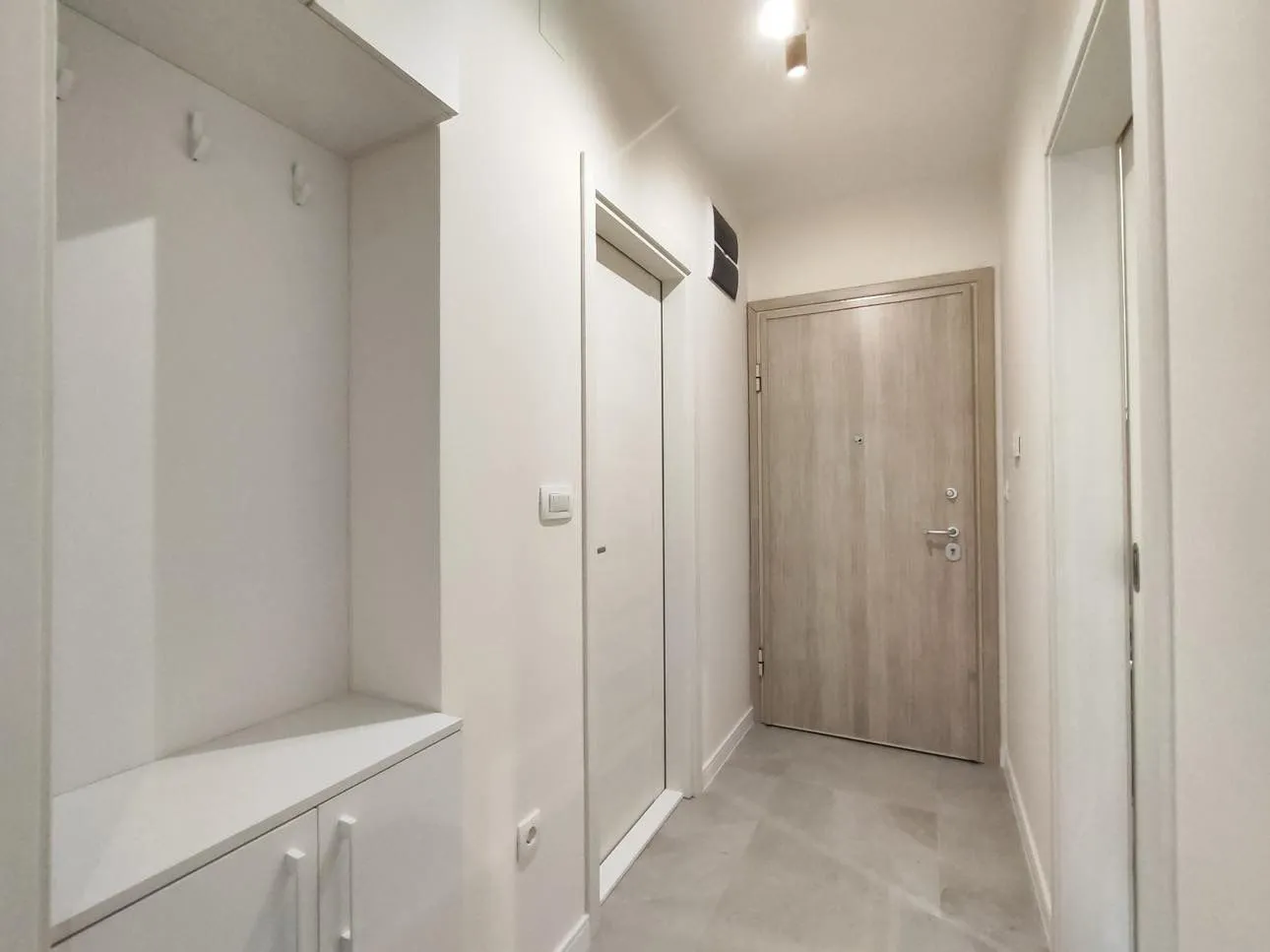 Izdavanje, garsonjera, 33m², Central Point, Podgorica