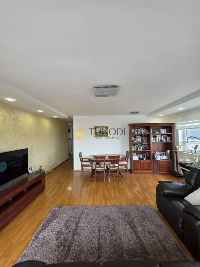 Prodaja, četvorosoban stan, 110m², Bulevar Oslobodjenja, Novi Sad Sve Podlokacije